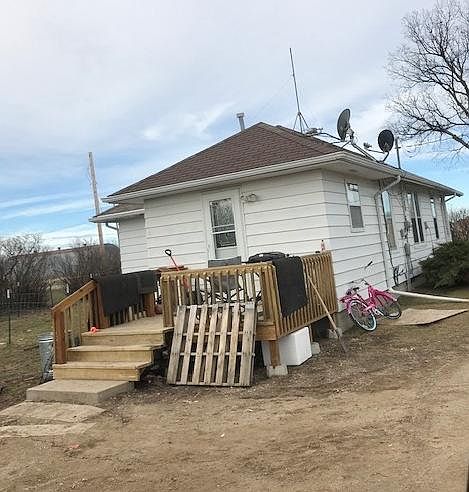 2nd image of 400 4th St