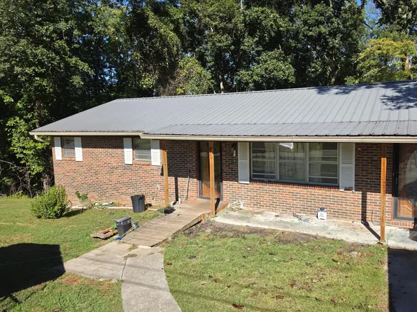 142 Oak Cir, Rocky Top, TN 37769