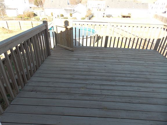 4th image of 16 Bloomfield Ct