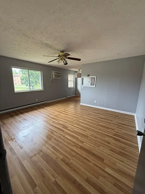 2 bed, 932 sqft, $1,300 — Photo 1