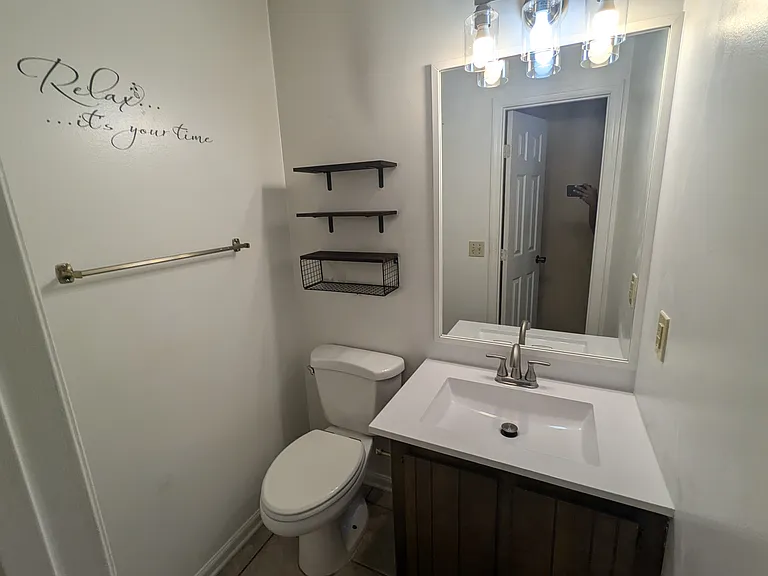 1410 Brittney Ln — Photo 5