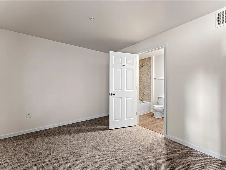 The Ellsworth — Photo 16
