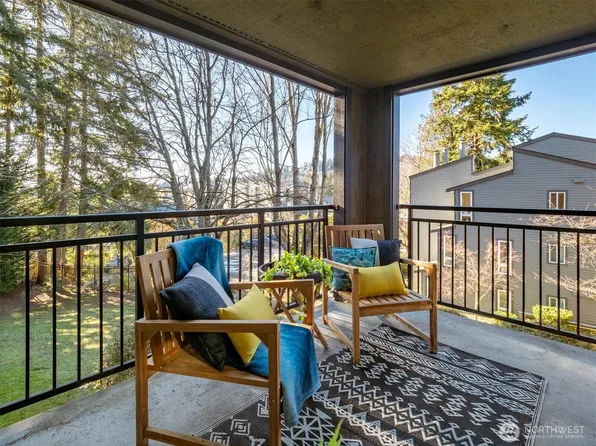 12012 98th Avenue NE #205, Kirkland, WA 98034