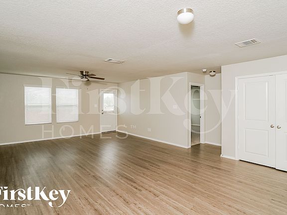 4th image of 1936 Heather Glen Dr