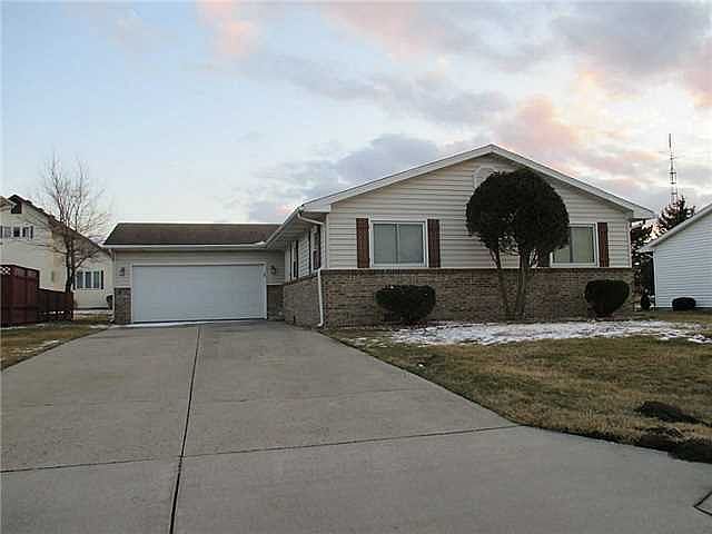 1st image of 915 Melody Ln