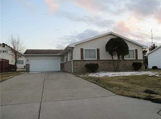 915 Melody Ln, Napoleon, OH 43545