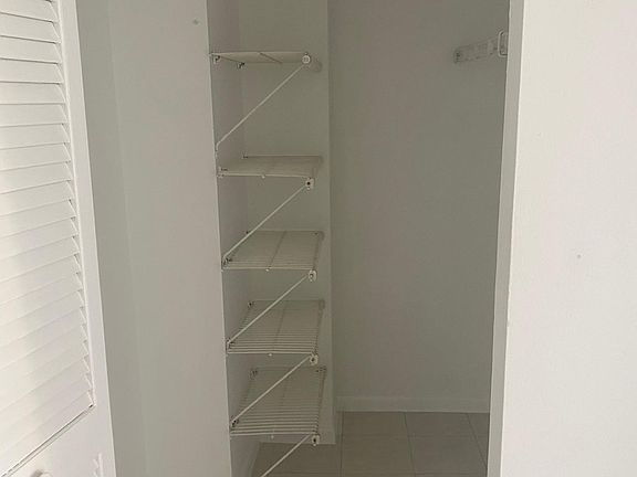 4th image of 2797 NE 51st St #304