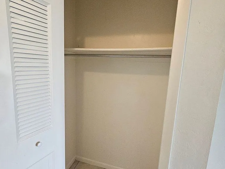 120 SW Trafalgar Pkwy — Photo 18