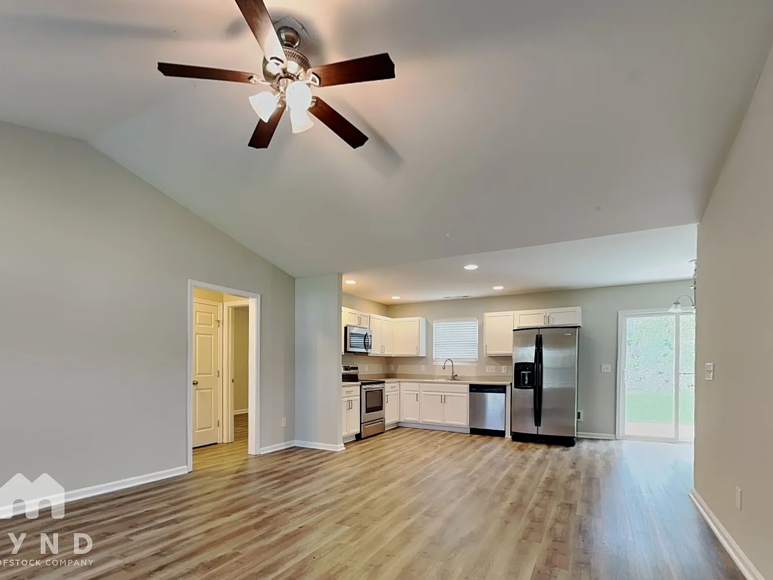 3 bed, 2.0 bath, 1300 sqft, $1,720 — Photo 3