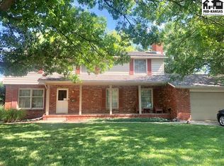 809 Bannock Burn Rd, Hutchinson, KS 67502