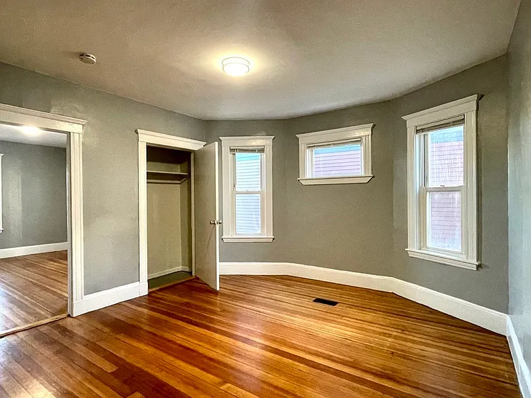 29 W Tremlett St #1 — Photo 9