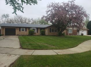 43 Devonshire Cir, Elgin, IL 60123