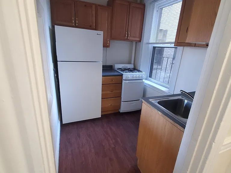 376 Riverway #12A — Photo 1