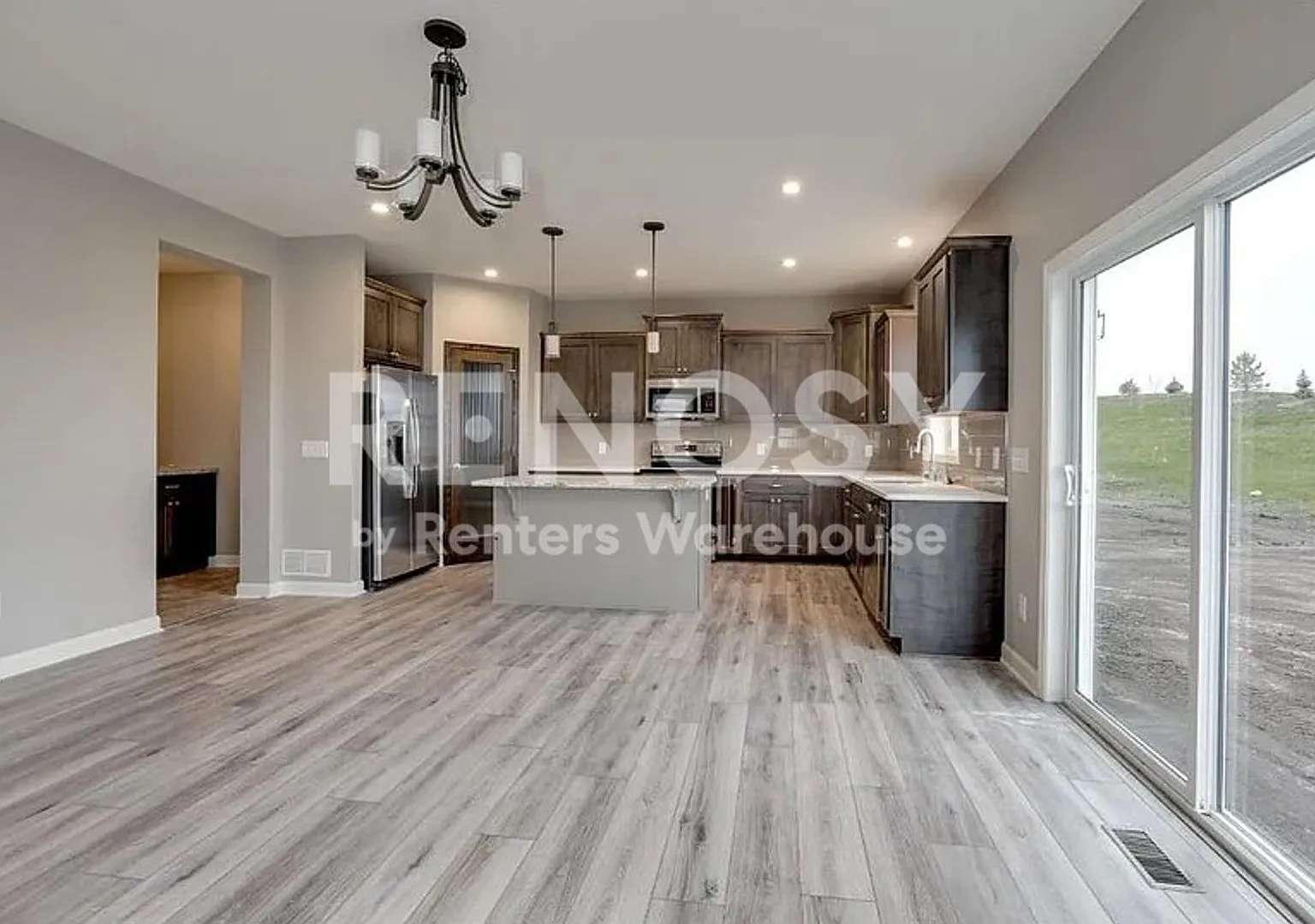 Spacious 4 Bedroom 2.5 Bath Home in Cologne — Photo 4