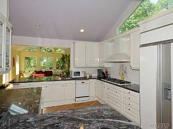 4th image of 90 Mimosa Dr