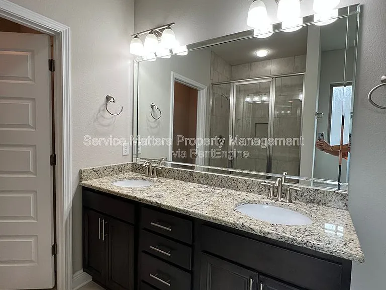 4533 Oak Orchard Cir — Photo 16