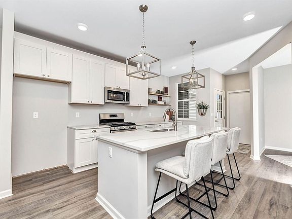 3rd image of 5011 Garden Grove Ln