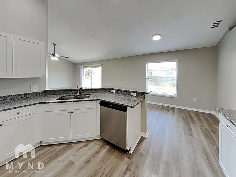 3189 Thoroughbred Loop N — Photo 6