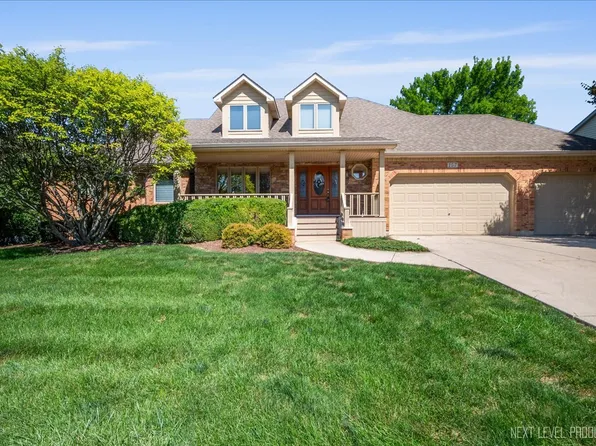 157 N Buckingham Dr, Sugar Grove, IL 60554