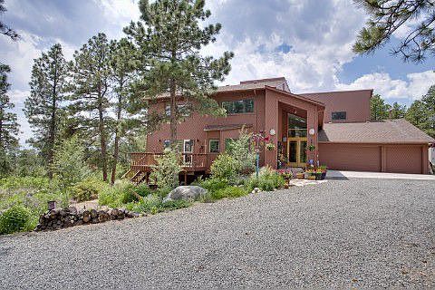 Fantastic home in Bridle Bit Ranch - full of amenities!