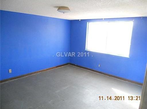 2nd image of 2005 Mariposa Ave