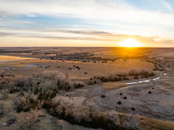 L Road, Damar, KS 67632