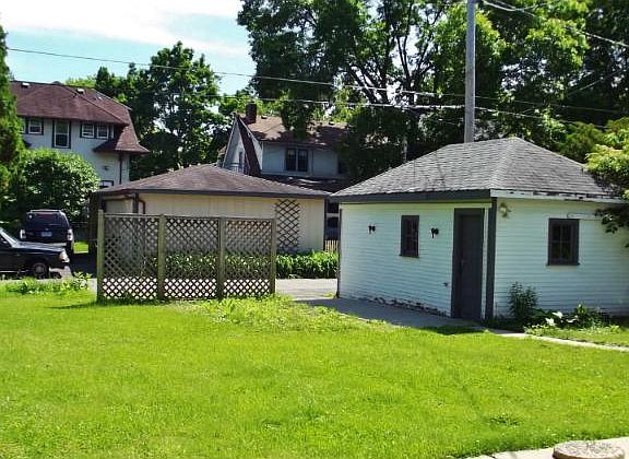 3rd image of 1830 Goodrich Ave