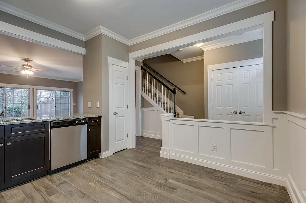 3 bed, 2.5 bath, 1470 sqft, $2,300 — Photo 4