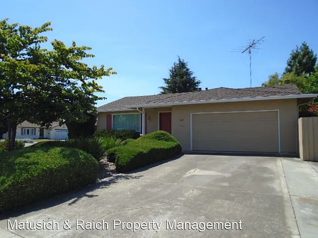 500 Woodstock Way photo 1