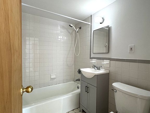 5th image of 5 Carey Ave APT G1