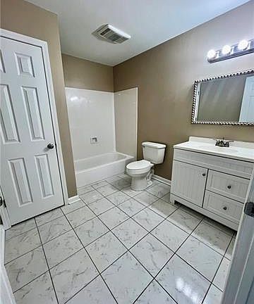 5th image of 112 Havana St Unit B