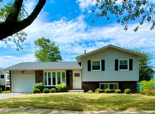 1425 Summit Dr, Lockport, IL