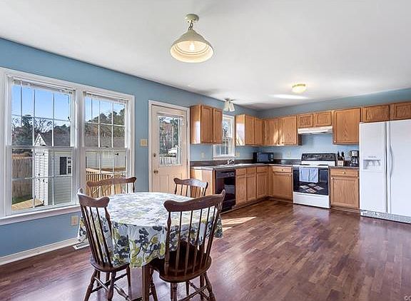 3rd image of 9105 Brookwood Glen Dr