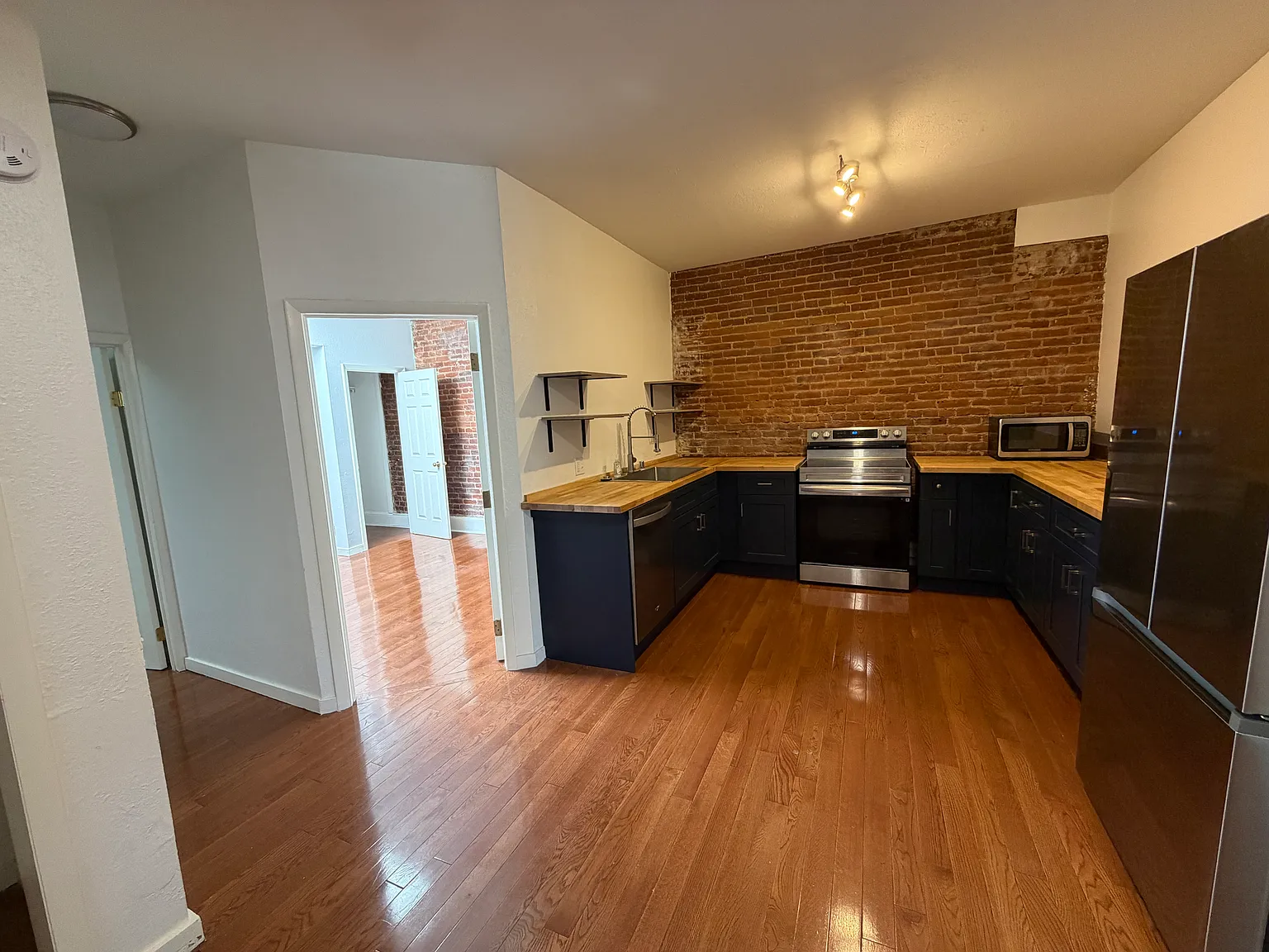 1 bed, 788 sqft, $1,850 — Photo 3