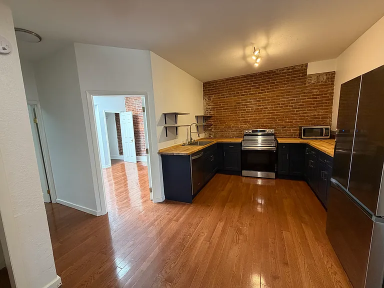 1608 Miner St #5 — Photo 3