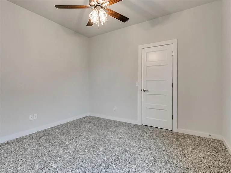 11500 Fairways Ave — Photo 33