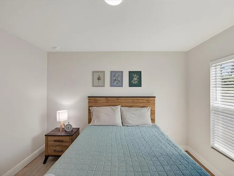 12114 Clarendon Ave — Photo 20