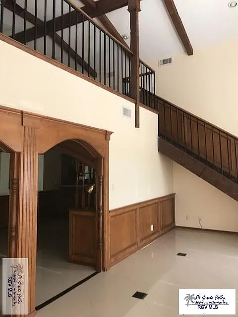 4 bed, 3.0 bath, 2904 sqft, $2,500 — Photo 2