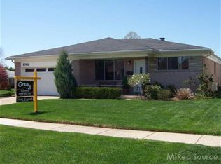 27931 Sutherland Dr, Warren, MI 48088