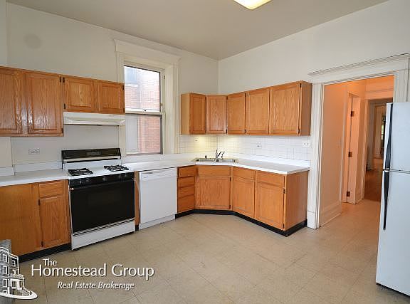 2nd image of 626 W Wellington Ave #2AA