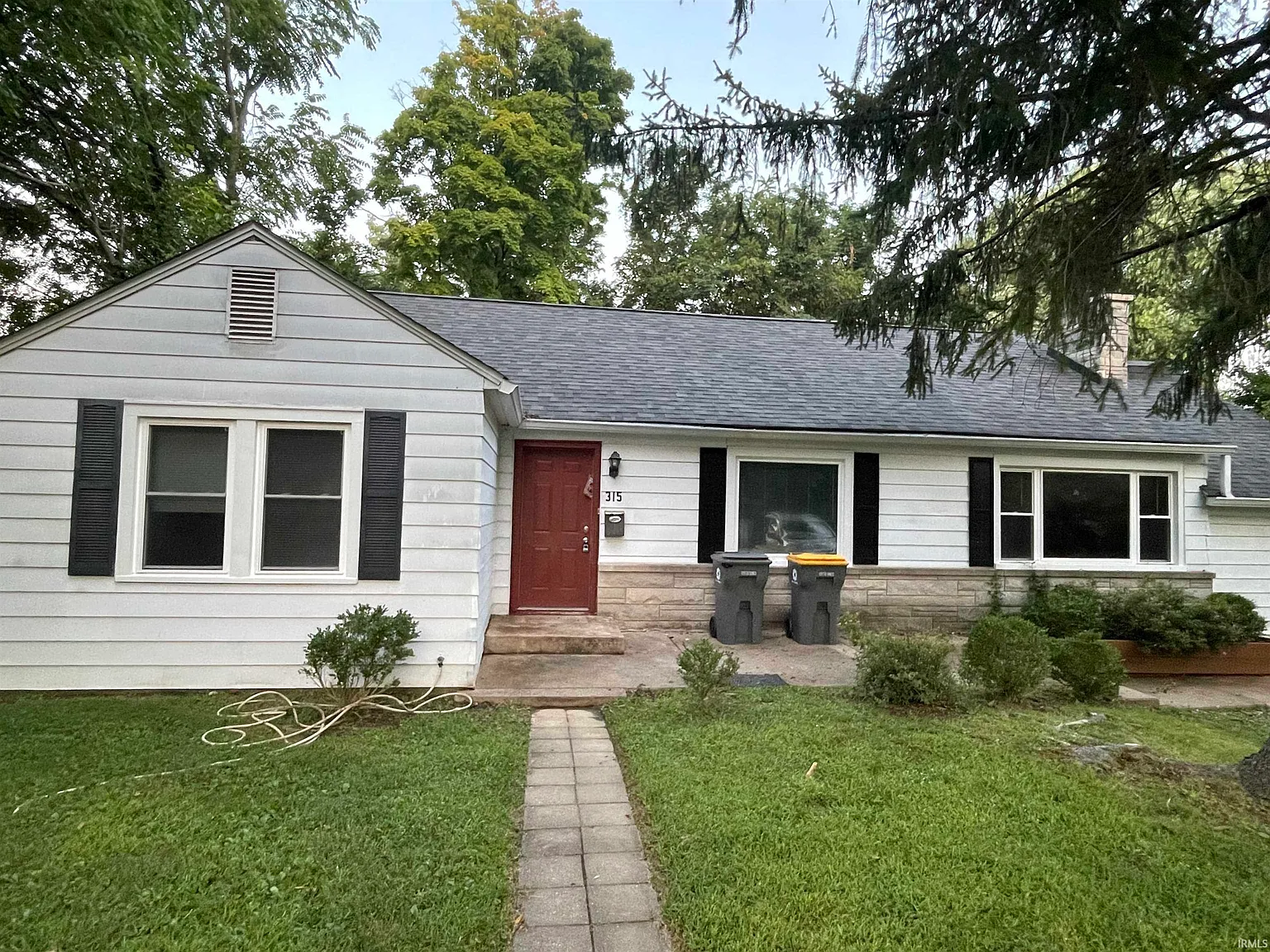 5 bed, 2.0 bath, 3026 sqft, $3,275 — Photo 2