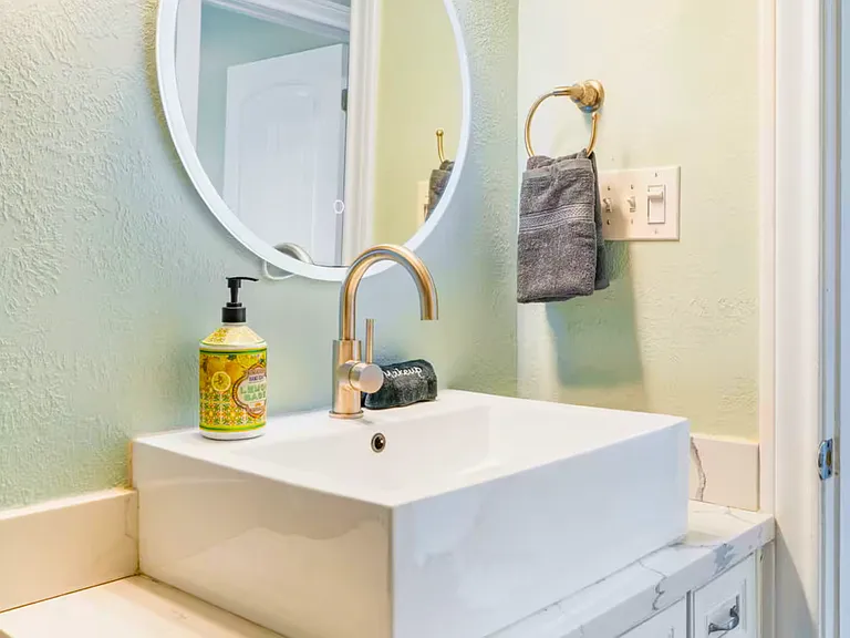 986 Bahama Dr — Photo 16