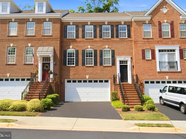 20283 Center Brook Sq, Sterling, VA 20165