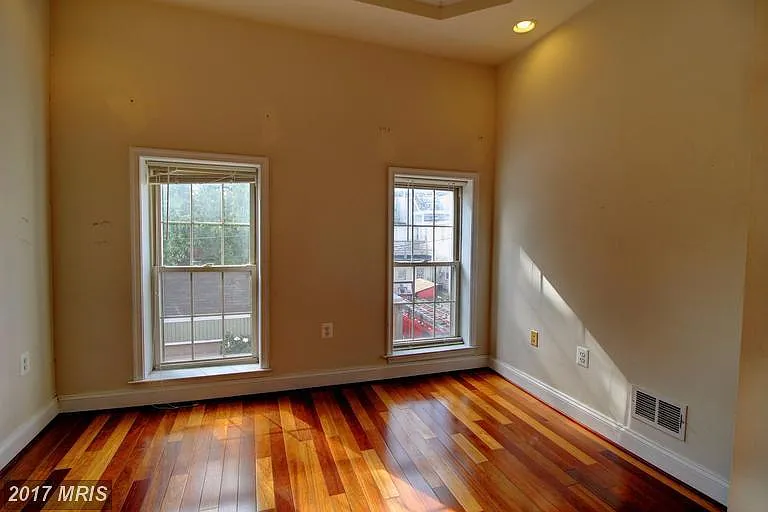 1419 Olive St — Photo 16