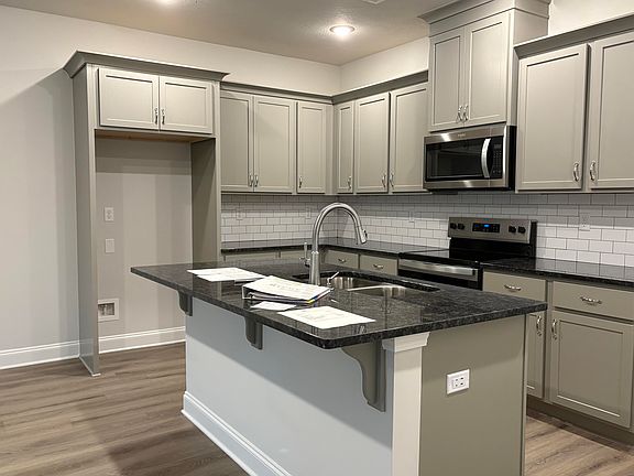 2nd image of 1326 Newbern Drive #8B