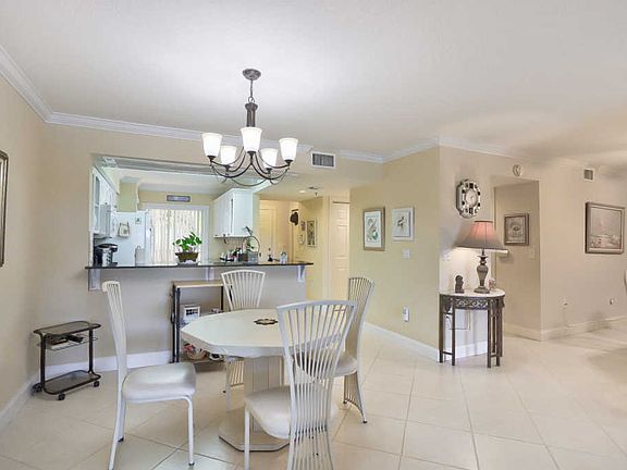 5th image of 5842 Crystal Shores Dr APT 405