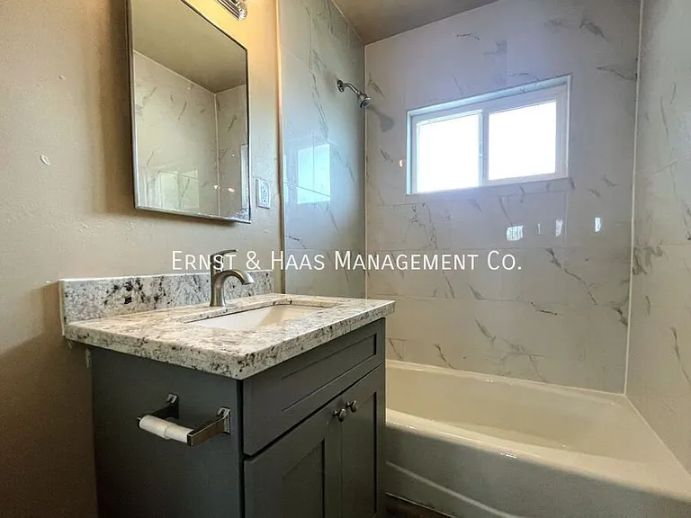 908 N Rose Ave #C — Photo 9