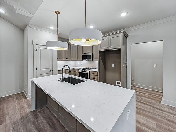 5th image of 11 Penwith Ln