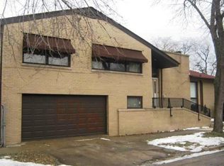 6655 S Marquette Dr, Chicago, IL 60637