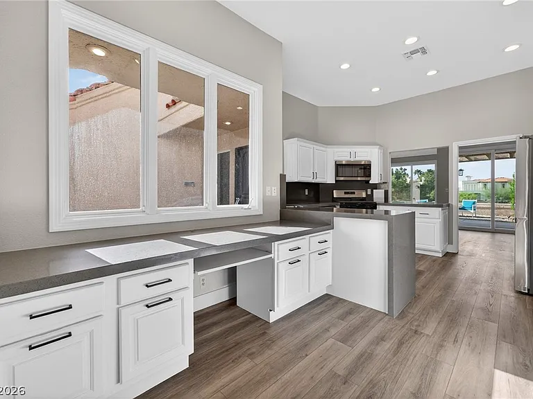 8185 Round Hills Cir — Photo 11
